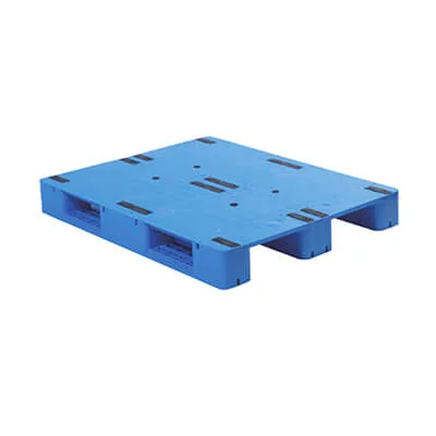 Solid top plastic pallets