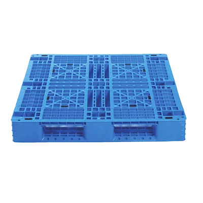 Stackable plastic pallets