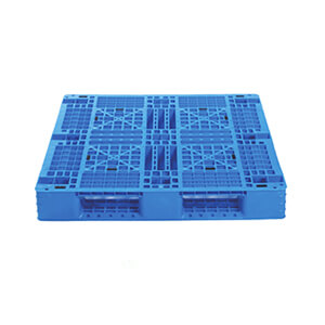 Stackable plastic pallets--mtcplast