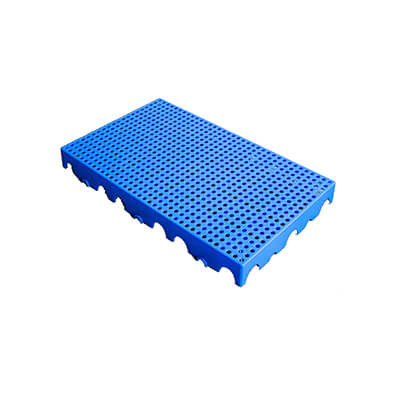 Solid top hygenic plastic pallets