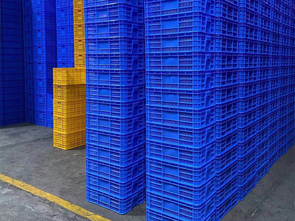 plastic crates for sale